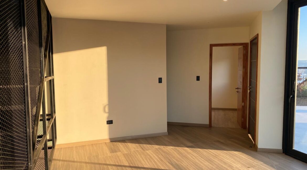 b2b98d8d-8ba7-47d3-9b83-f4167c98249b